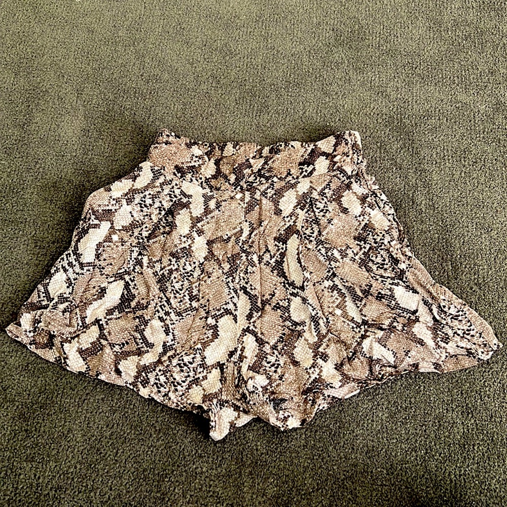 H&M Snake print shorts with pockets!